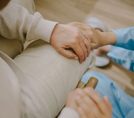 SEPES Atención Domiciliaria explica cuáles son las claves para establecer una buena relación personal entre la cuidadora y la persona mayor