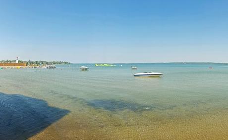 12 mejores lagos en Alberta Barcos y playa en el lago Sylvan