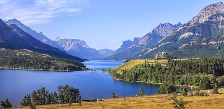 12 mejores lagos en Alberta Lago Waterton y hotel Prince of Wales