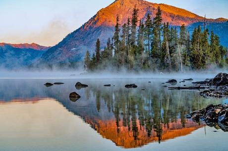11 mejores lagos en Washington Lago Wenatchee al amanecer.