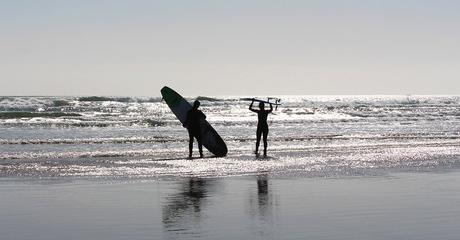 Surfistas en Long Beach, Parque Nacional Pacific Rim