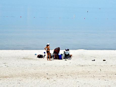 Gente disfrutando del día en Grand Beach, Manitoba