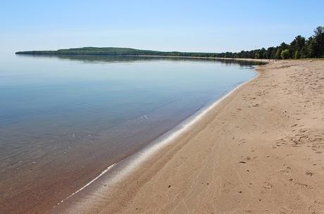 Día tranquilo en la playa de Pancake Bay