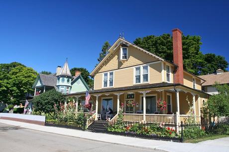 Hermosas casas en la isla Mackinac