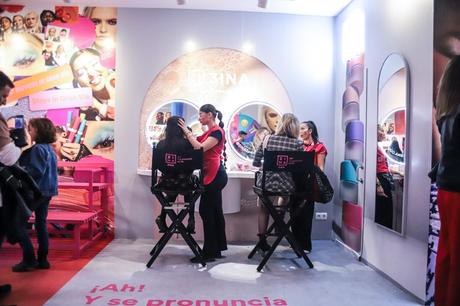 Samplia y 3INA crean un make-up station en plena Gran Vía Samplia y 3INA crean un make-up station en plena Gran Vía
