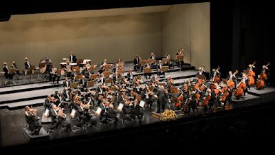 Tras meses de protestas en el Teatro de la Maestranza, los músicos de la ROSS desconvocan la huelga.