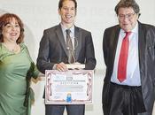 doctor German Macía recibe premio Estetoscopio Innovación Medicina 2023