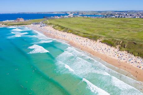 12 playas mejor valoradas en el Reino Unido Vista aérea de la playa Fistral