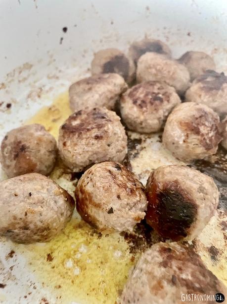 Polpette, las albóndigas con salsa de tomate estilo italiano Polpette, las albóndigas con salsa de tomate estilo italiano