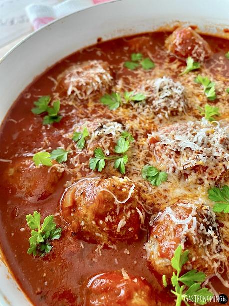 Polpette, las albóndigas con salsa de tomate estilo italiano Polpette, las albóndigas con salsa de tomate estilo italiano
