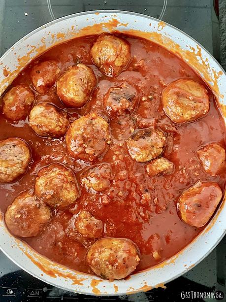Polpette, las albóndigas con salsa de tomate estilo italiano Polpette, las albóndigas con salsa de tomate estilo italiano