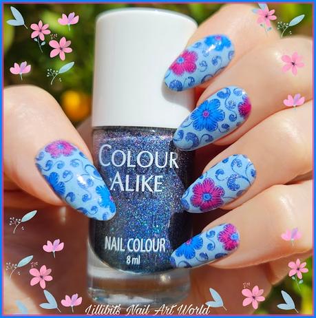 Manicura celeste con flores en Leadlight
