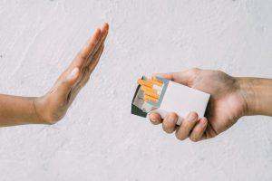 por que es dificil dejar fumar golpe