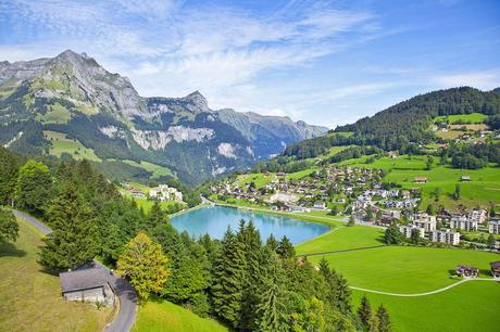 12 mejores caminatas en Europa Vistas al pueblo de Engelberg