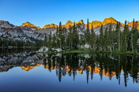 Alice Lake y las montañas Sawtooth