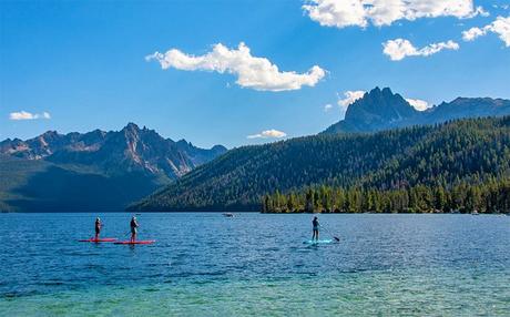 Paddleboarding en el lago Redfish