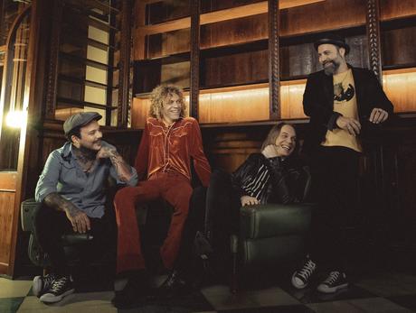 Los Zigarros aúllan en el desierto (producidos por Leiva)