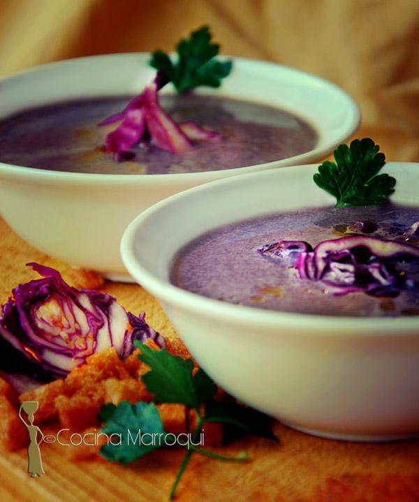 Crema ligera de morados con picatostes