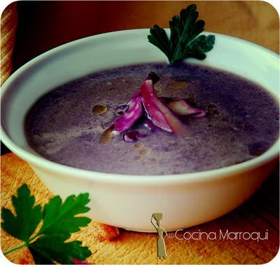 Crema ligera de morados con picatostes