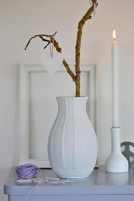 Decorar con velas, y corazones, estrellas y letras de arcilla