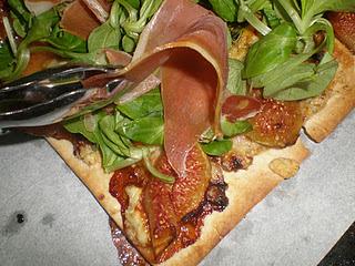 Ensalada templada de higos y roquefort