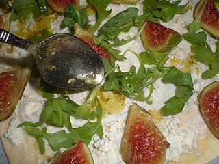 Ensalada templada de higos y roquefort