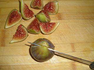 Ensalada templada de higos y roquefort