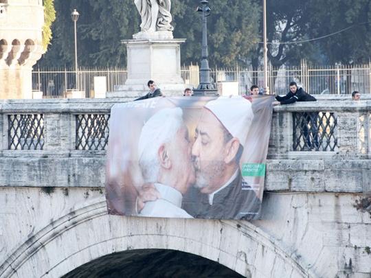 La Merkel besa a Sarkozy para Benetton!