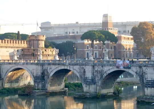 La Merkel besa a Sarkozy para Benetton!