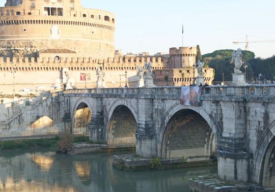 La Merkel besa a Sarkozy para Benetton!
