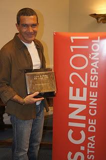 Salma Hayek Pinault y Antonio Banderas reciben el premio Luis Buñuel 2011 ES.CINE la muestra de Cine Español e Iberoamericano