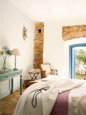 CASA RUSTICA EN BLANCO Y  PIEDRA