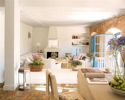 CASA RUSTICA EN BLANCO Y  PIEDRA