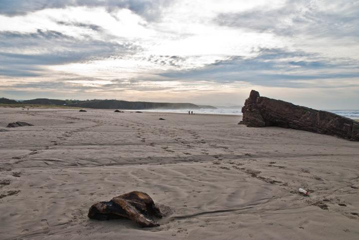 Playa de Xagón en el concejo de Gozón.   Por Max.