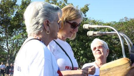 Cindy Sheehan: “Es hora de ocupar las instituciones que tienen presos a Los Cinco”