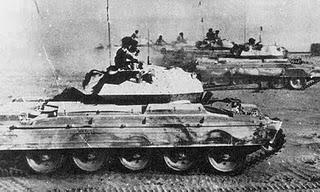 Los británicos avanzan ante la impasibilidad de Rommel, que finalmente envía a su encuentro un Kampfgruppe Panzer - 19/11/1941.