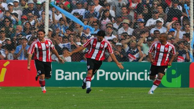 River en la B: goleada y punta en Puerto Madryn