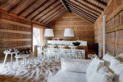 PEQUENA CABANA EN LA PLAYA