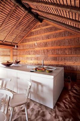 PEQUENA CABANA EN LA PLAYA