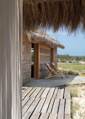 PEQUENA CABANA EN LA PLAYA