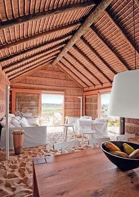 PEQUENA CABANA EN LA PLAYA