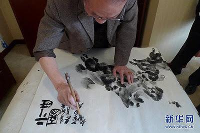 Zhang Baohua y su estilo de pintura con huellas de manos (Galería de Imágenes)