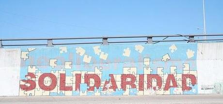 solidaridad escrito en un muro