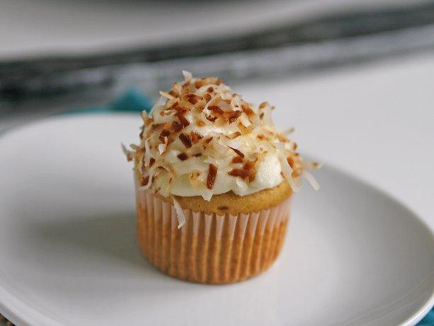 Cupcakes ron con coco Frosting