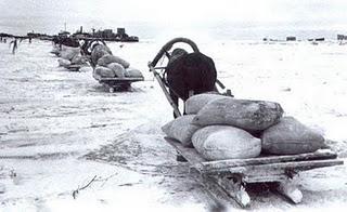 La Carretera de la Vida da un respiro a la hambrienta Leningrado - 21/11/1941.