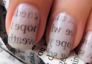 Pintarse las uñas, ¡con letras!