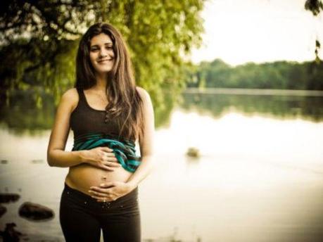Teñirse el cabello durante el embarazo provocaría leucemia en los bebés