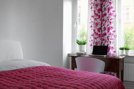 suelo de madera blanco silla eames mecedora rocking chair blanca silla diseño clásico danés portavelas Kivi de iittala portavelas de cristal de colores muebles de ikea muebles de diseño nórdico mosaico gris y blanco en la pared lavadora en el cuarto de baño lamparas de ikea estilo nórdico diseño nórdico diseño finlandés diseño escandinavo diseño danés decoración nórdica decoración en gris decoración en blanco cocina moderna cocina blanca botas hunter 