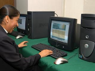 Uso prolongado de la computadora, una de las causas del síndrome del ojo seco