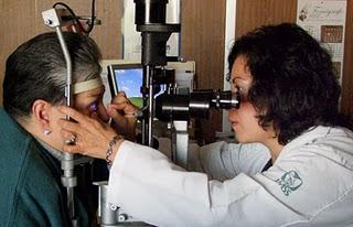 Uso prolongado de la computadora, una de las causas del síndrome del ojo seco